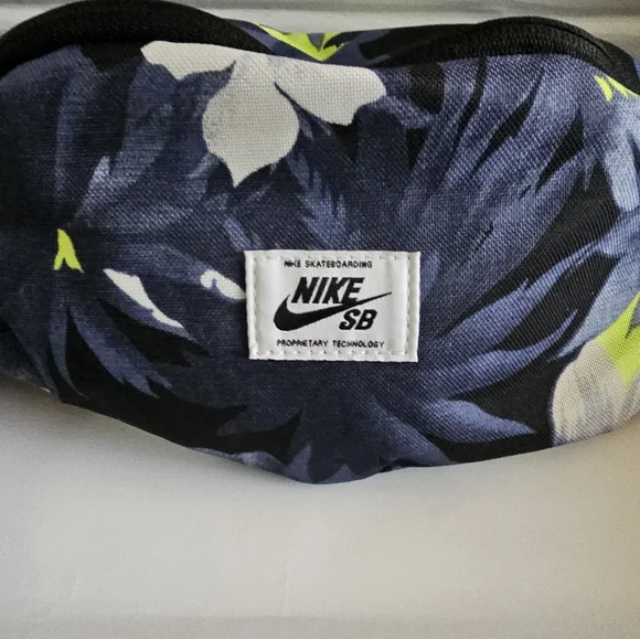 Nike SB crossbody or fanny pack